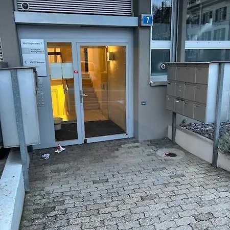 Amazing In The Centre - Art 19