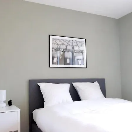 Amazing In The Centre - Art 19 *